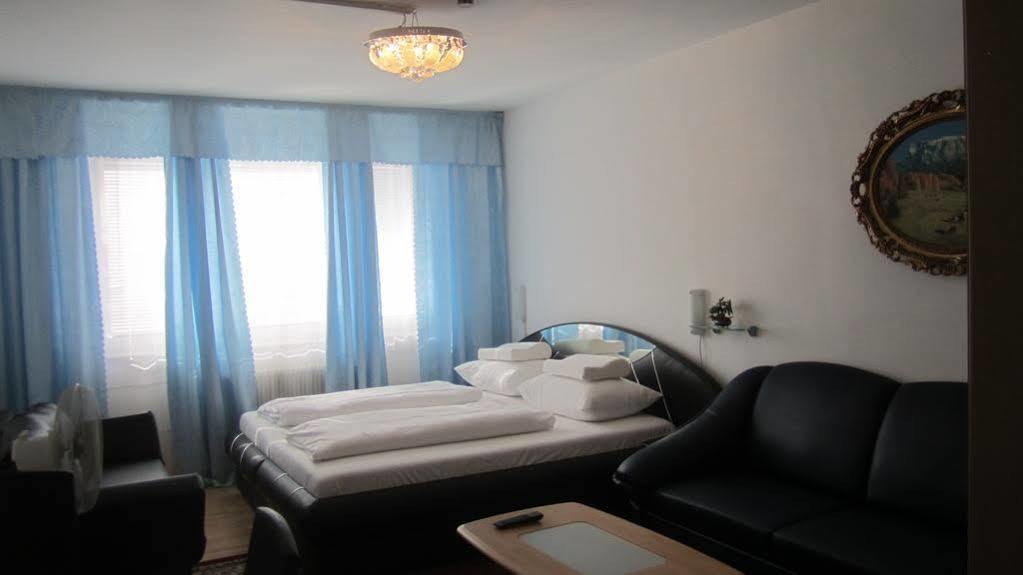 Adam Aparthotel 3*